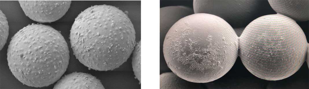 duas microscopias lado a lado mostram superfície nano texturizada das partículas da quarta geração de PMMA