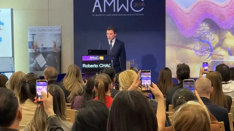  Dr Chacur no AMWC Mônaco 2026 falando sobre celulite